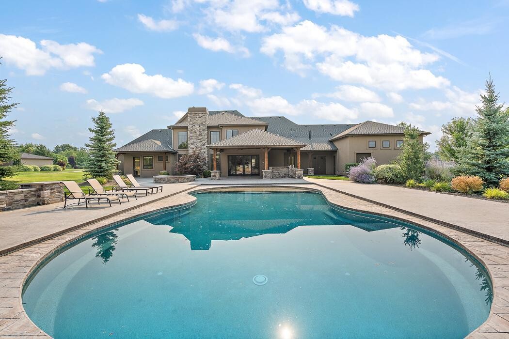 Images Abmont Realty Group