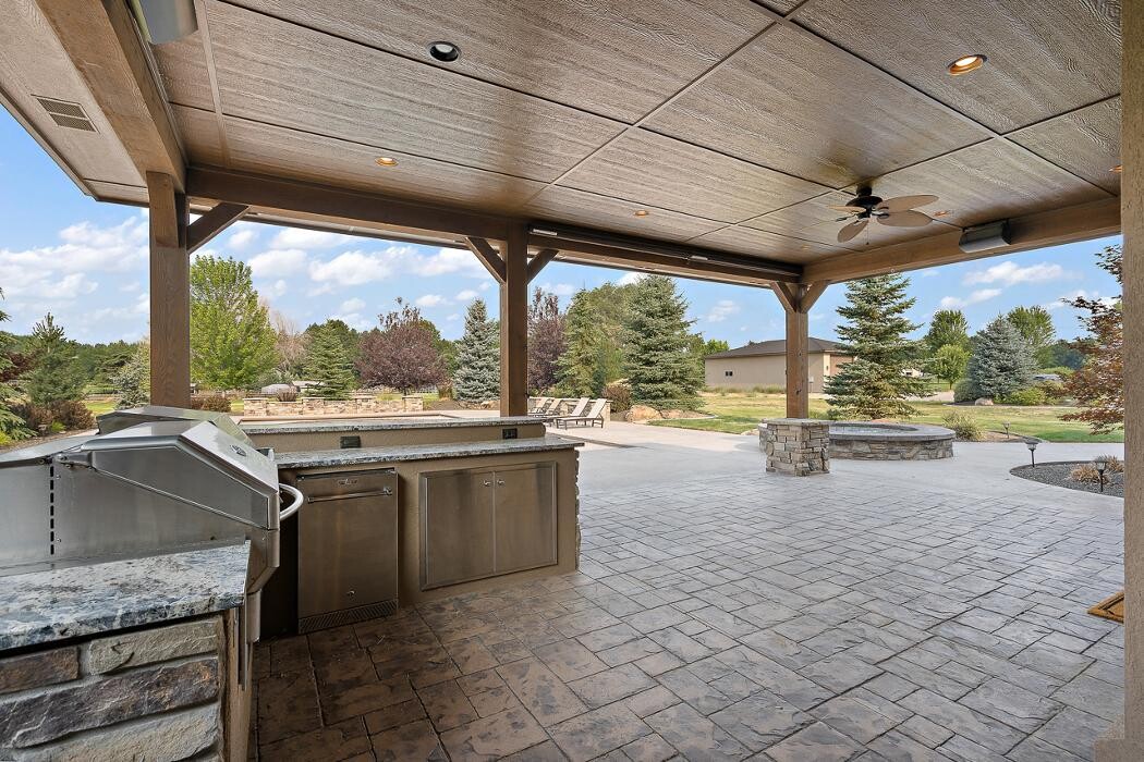 Images Abmont Realty Group