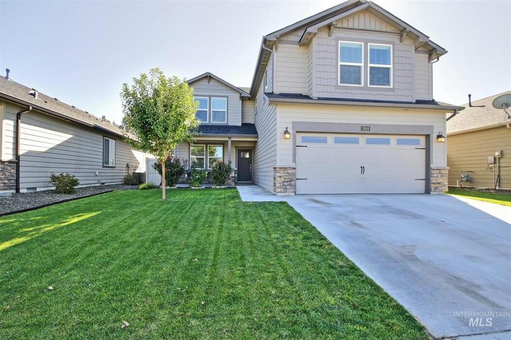 Images Abmont Realty Group