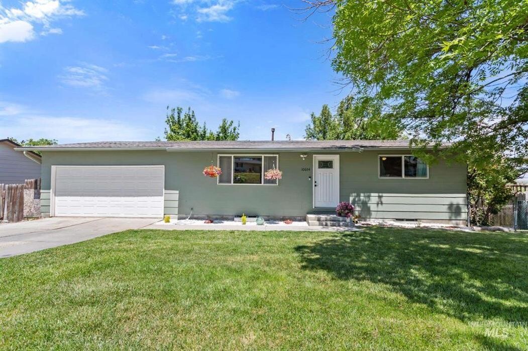 Images Abmont Realty Group