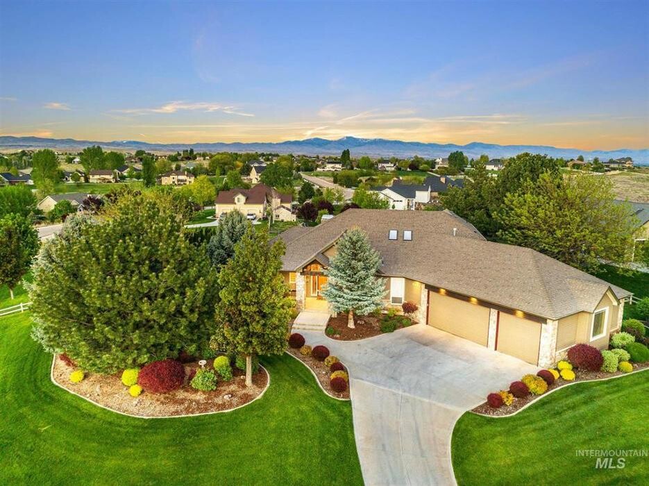 Images Abmont Realty Group