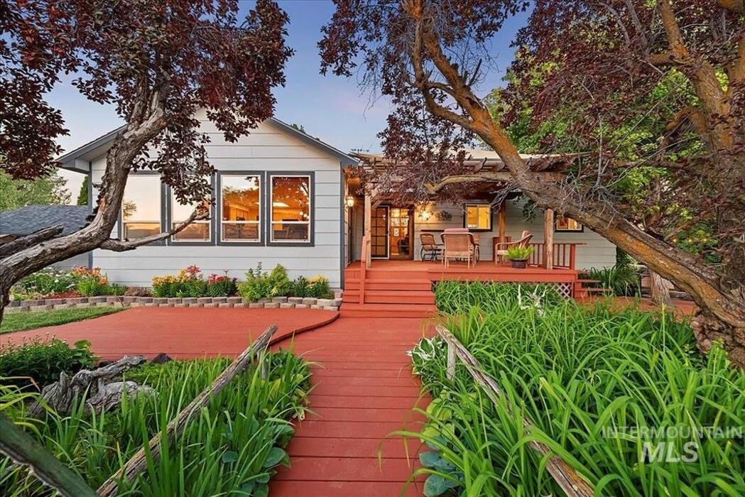 Images Abmont Realty Group