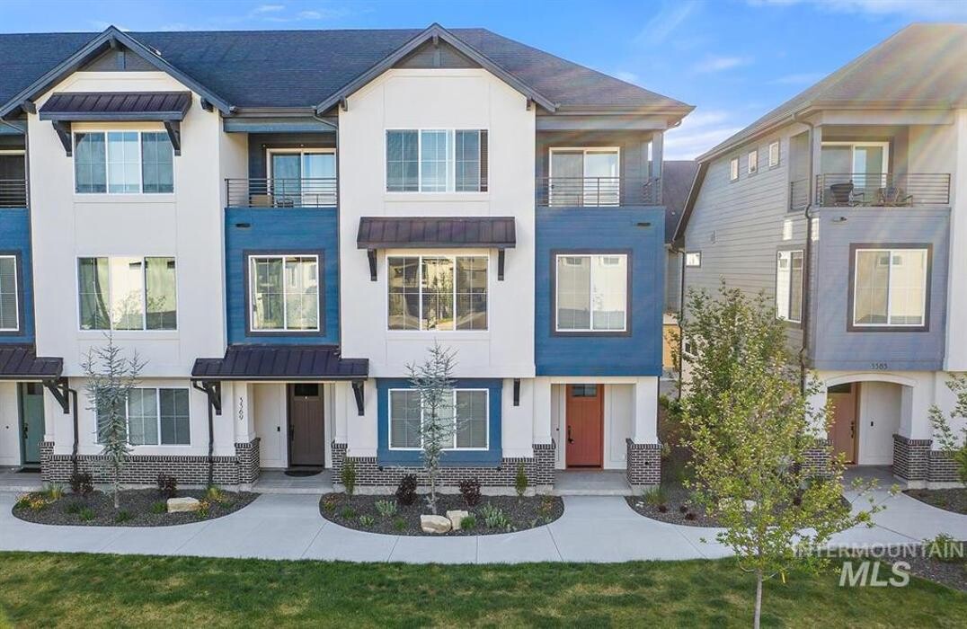 Images Abmont Realty Group