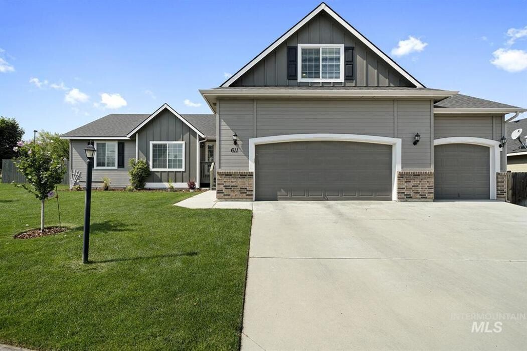 Images Abmont Realty Group