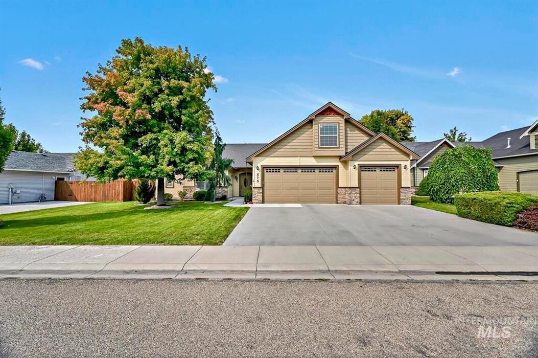 Images Abmont Realty Group