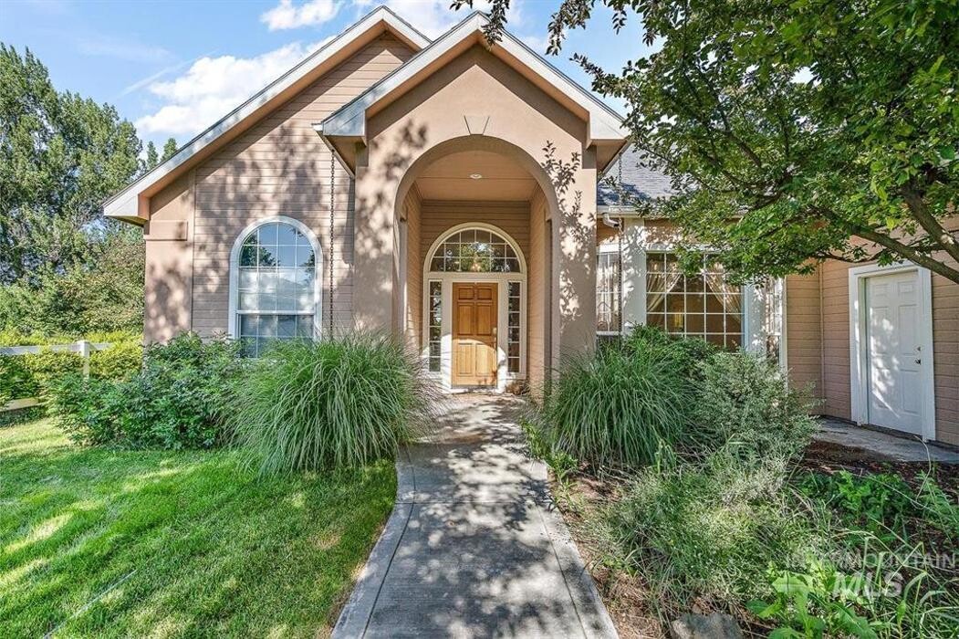 Images Abmont Realty Group