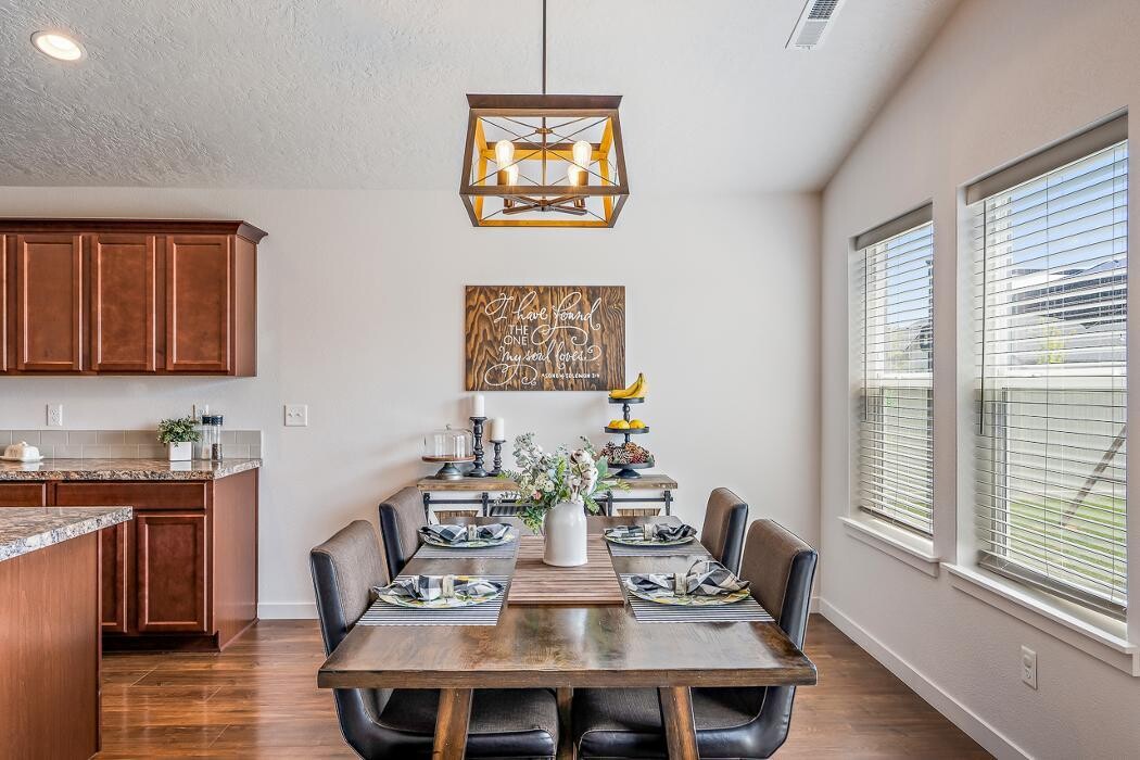 Images Abmont Realty Group