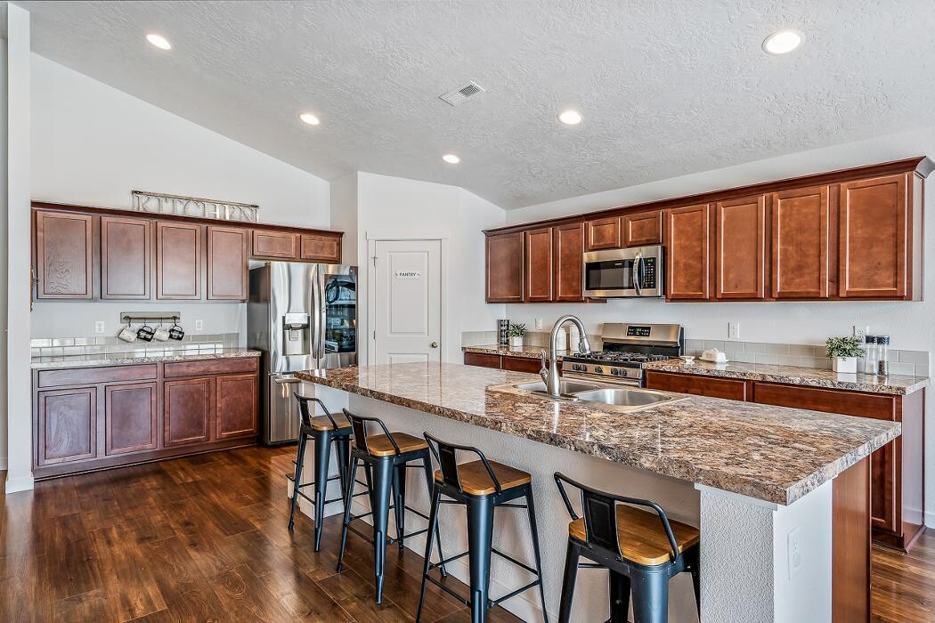 Images Abmont Realty Group