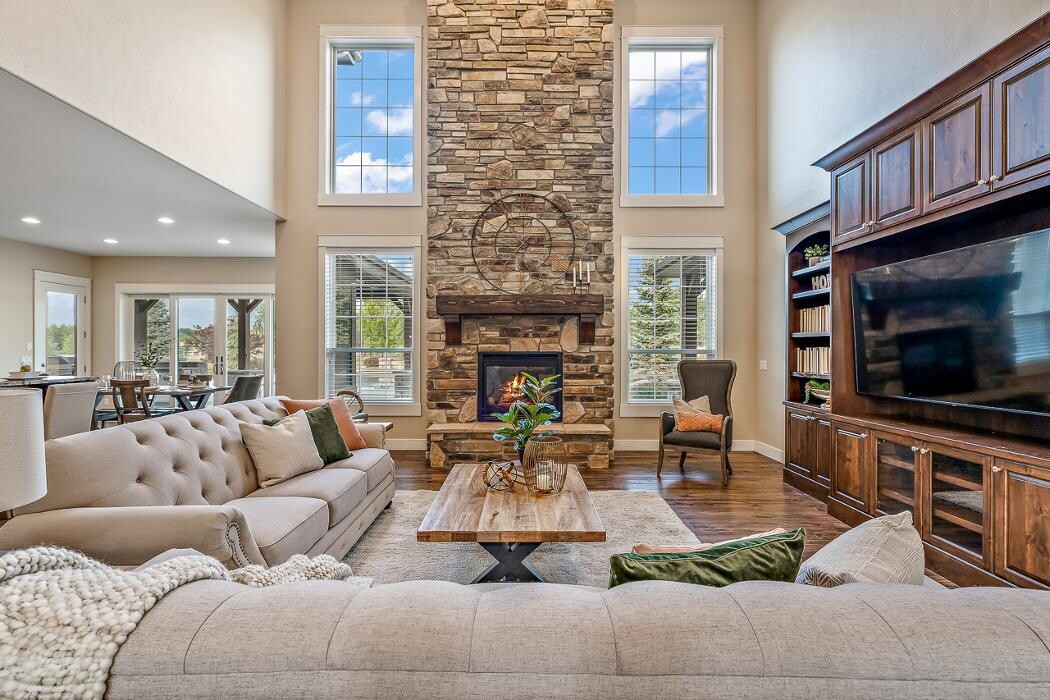 Images Abmont Realty Group