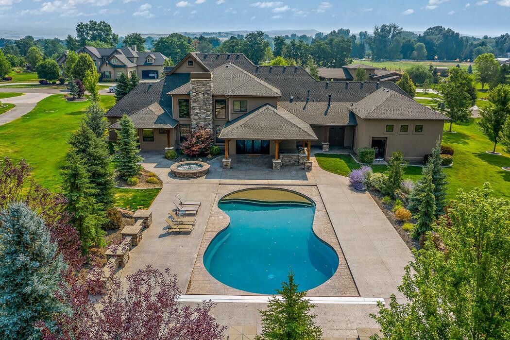 Images Abmont Realty Group
