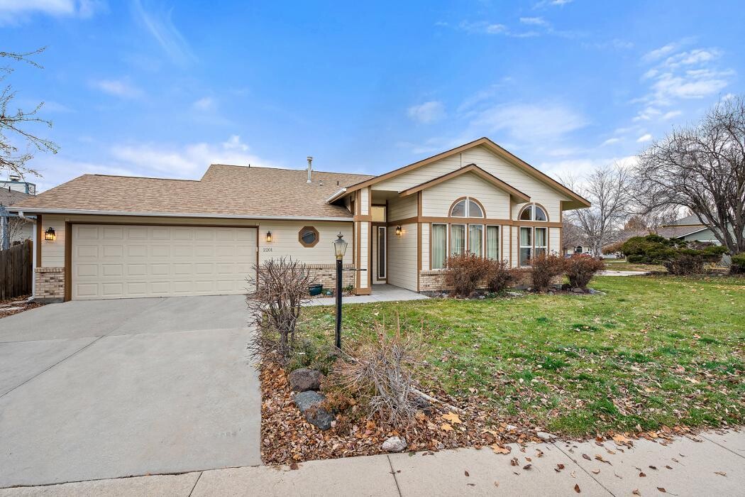 Images Abmont Realty Group