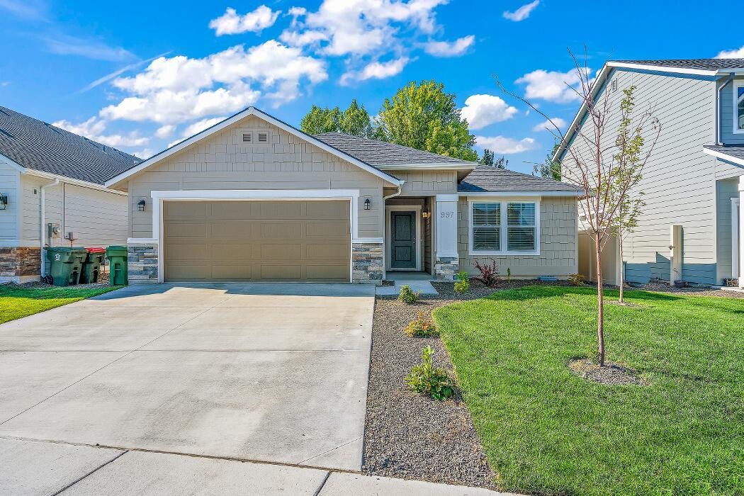 Images Abmont Realty Group