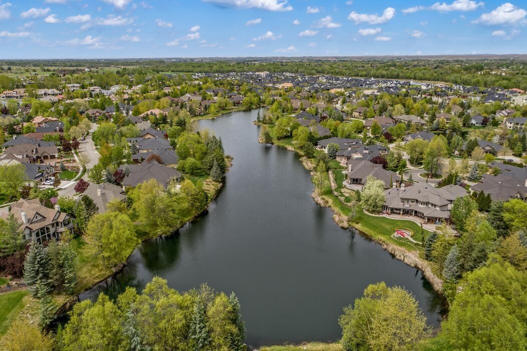 Images Abmont Realty Group