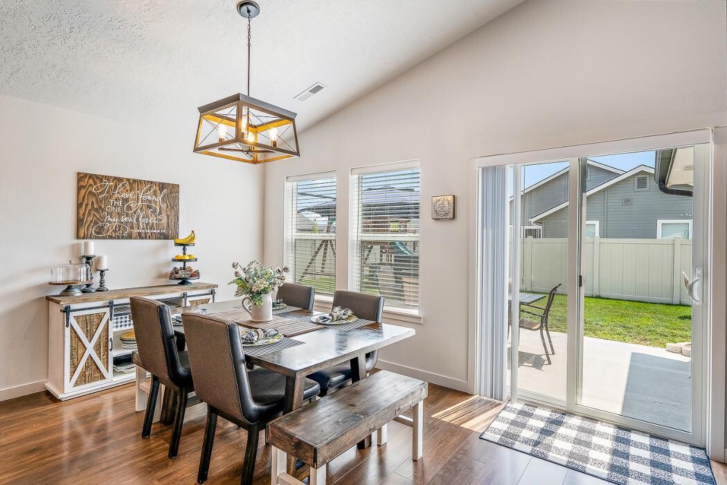 Images Abmont Realty Group