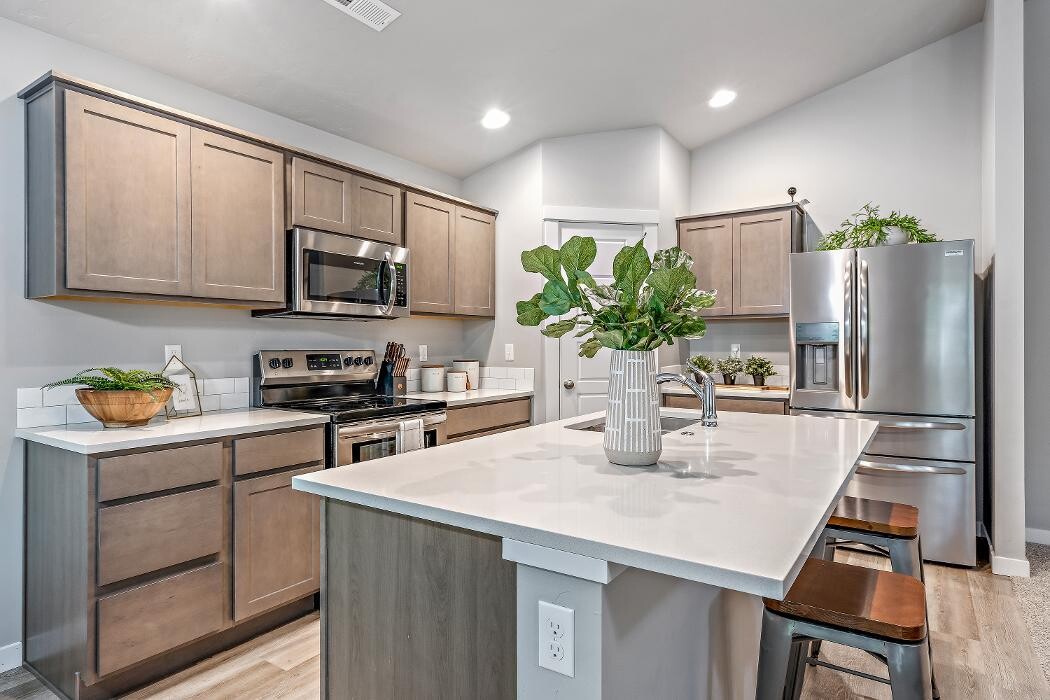 Images Abmont Realty Group