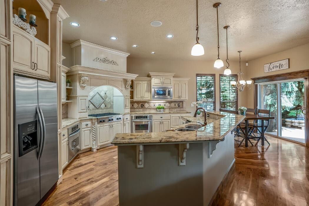 Images Abmont Realty Group