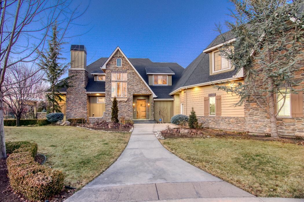 Images Abmont Realty Group