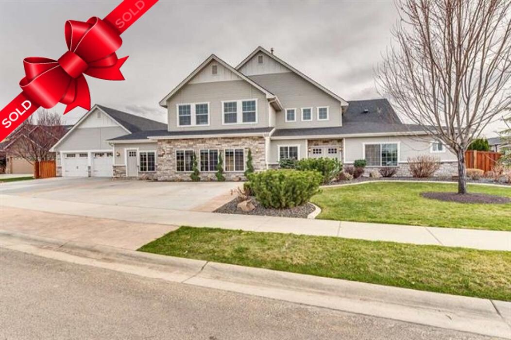 Images Abmont Realty Group