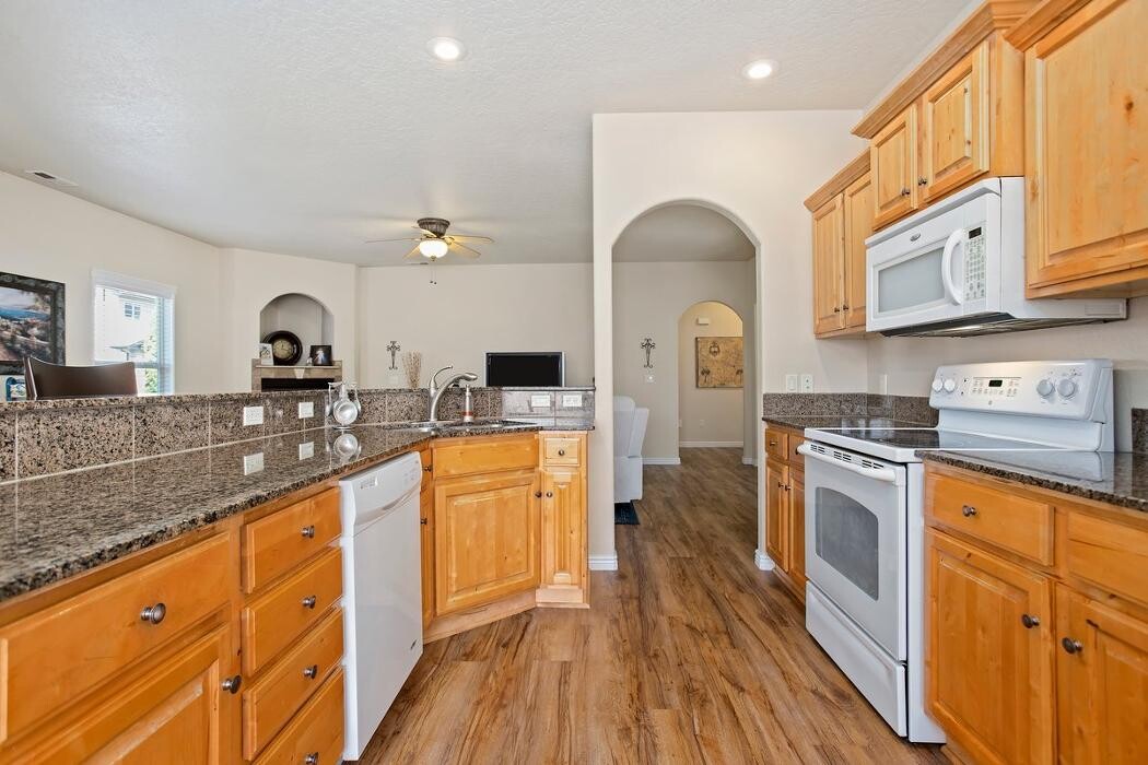 Images Abmont Realty Group