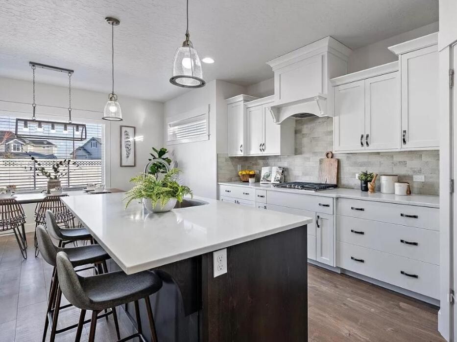 Images Abmont Realty Group