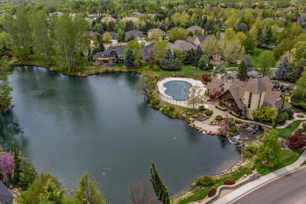 Images Abmont Realty Group