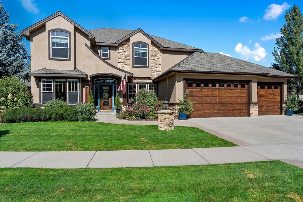 Images Abmont Realty Group