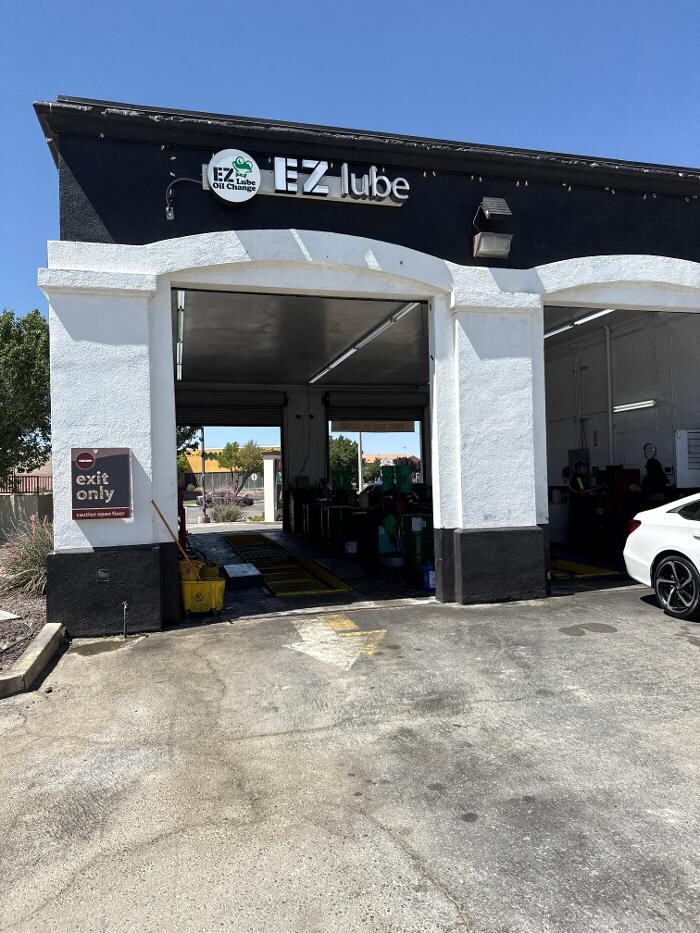 Images EZ Lube Oil Change