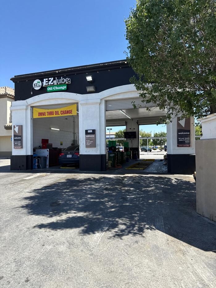 Images EZ Lube Oil Change