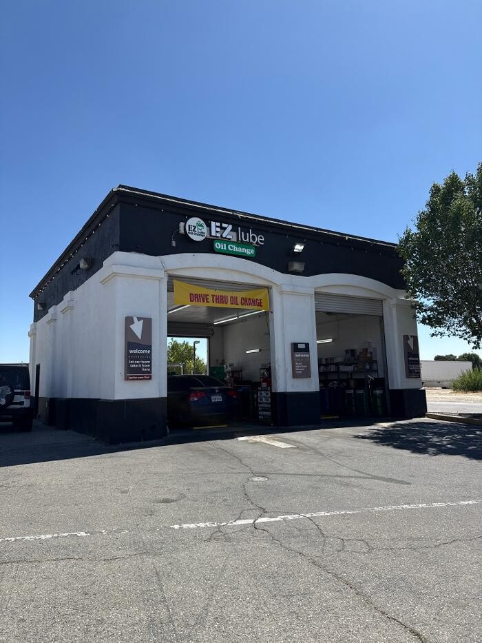 Images EZ Lube Oil Change