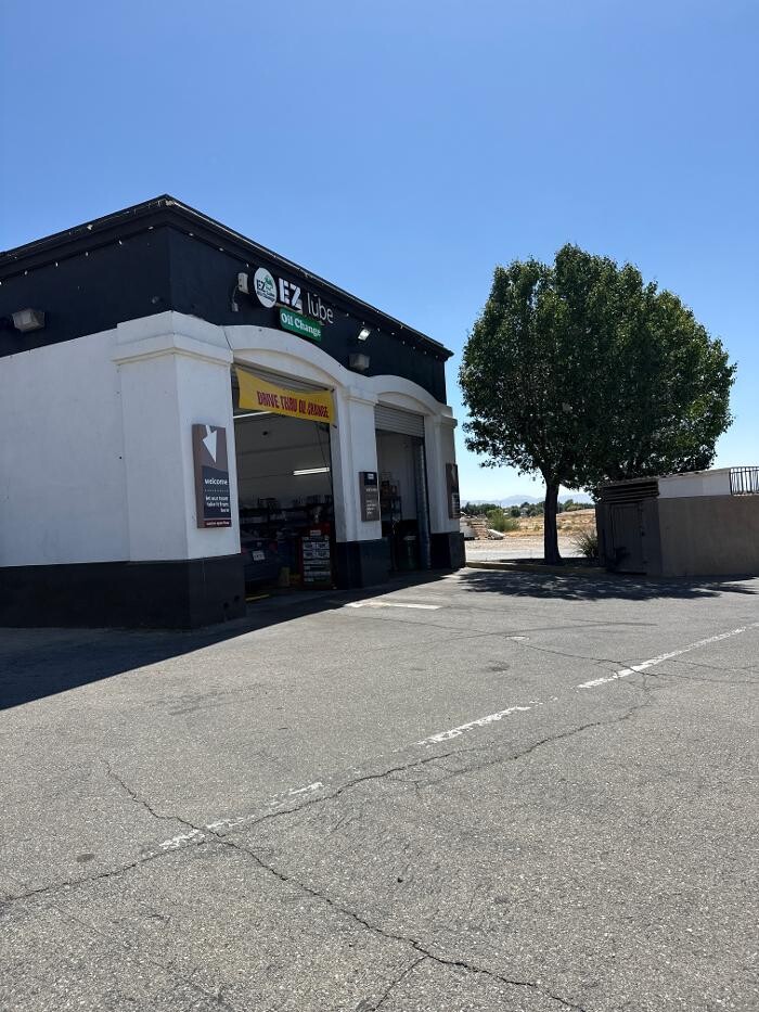 Images EZ Lube Oil Change