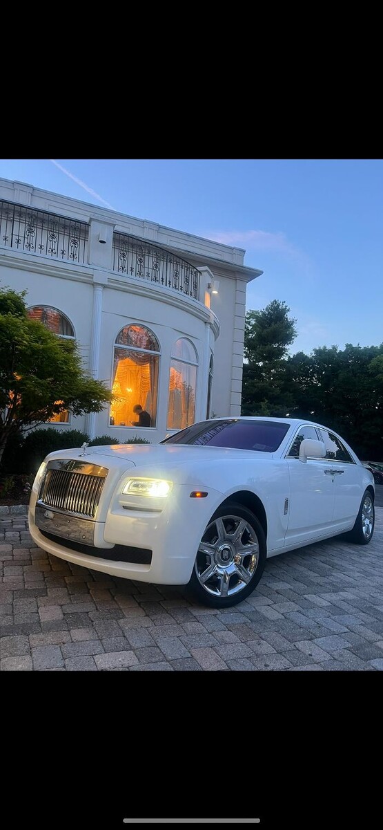 Images Royal Limo Services - Chicago Ohare Executive Limo Service -Chauffeur Services
