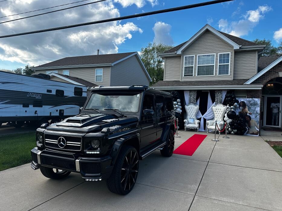 Images Royal Limo Services - Chicago Ohare Executive Limo Service -Chauffeur Services