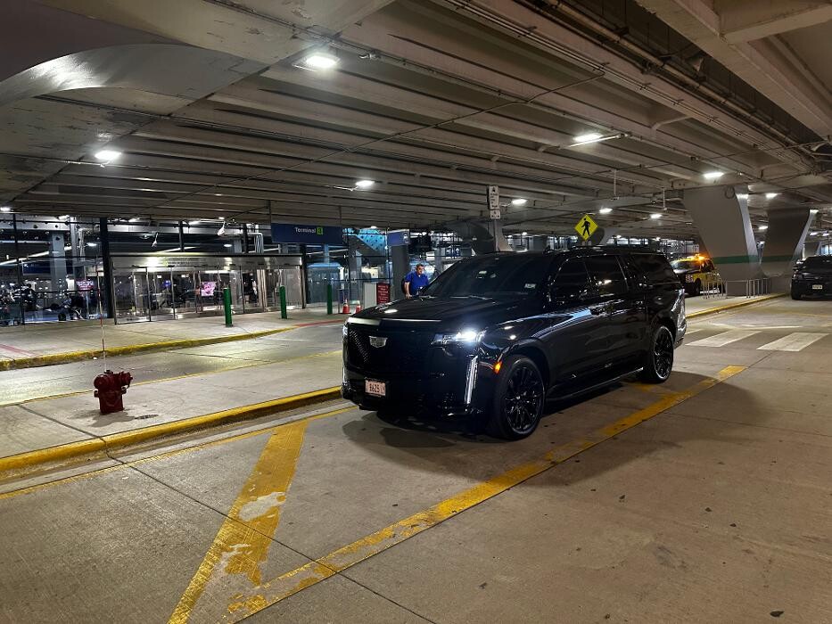 Images Royal Limo Services - Chicago Ohare Executive Limo Service -Chauffeur Services