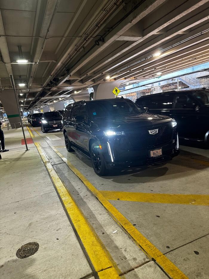 Images Royal Limo Services - Chicago Ohare Executive Limo Service -Chauffeur Services