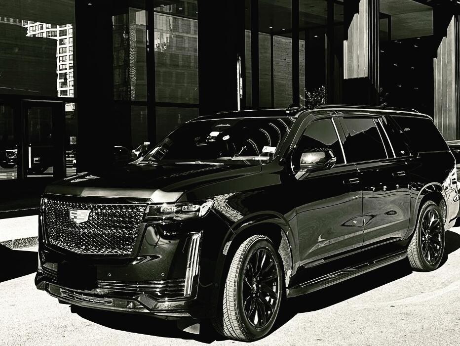 Images Royal Limo Services - Chicago Ohare Executive Limo Service -Chauffeur Services