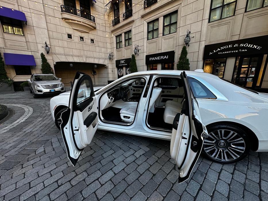 Images Royal Limo Services - Chicago Ohare Executive Limo Service -Chauffeur Services
