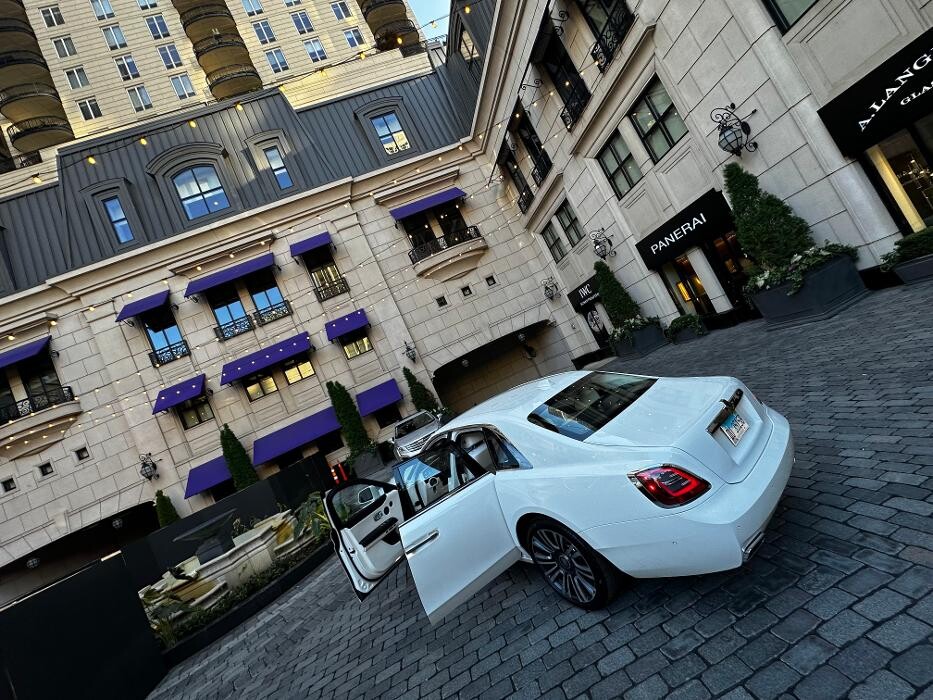 Images Royal Limo Services - Chicago Ohare Executive Limo Service -Chauffeur Services