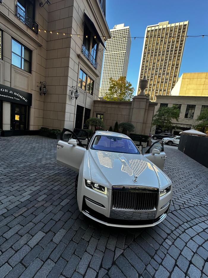 Images Royal Limo Services - Chicago Ohare Executive Limo Service -Chauffeur Services
