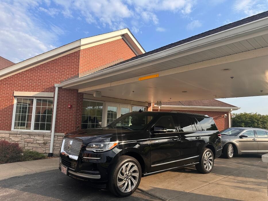 Images Royal Limo Services - Chicago Ohare Executive Limo Service -Chauffeur Services