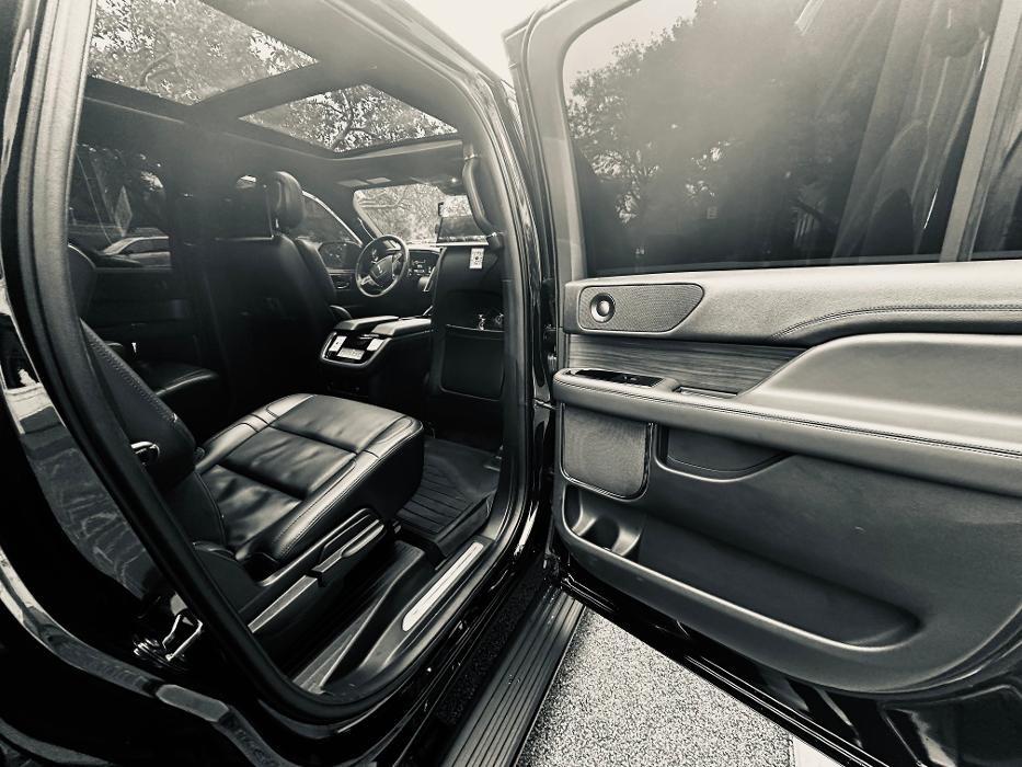 Images Royal Limo Services - Chicago Ohare Executive Limo Service -Chauffeur Services