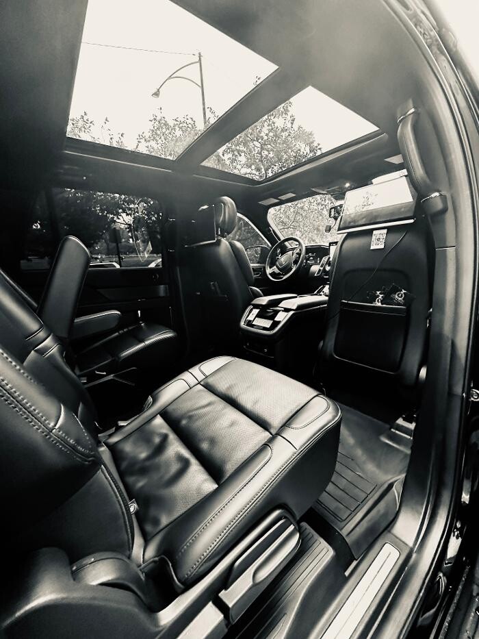 Images Royal Limo Services - Chicago Ohare Executive Limo Service -Chauffeur Services