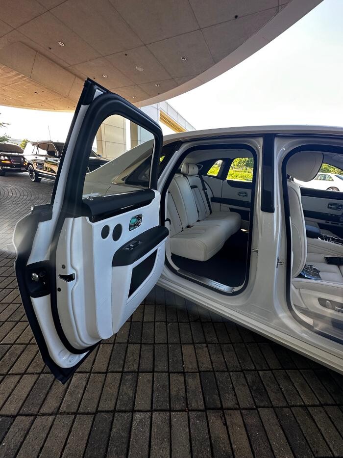 Images Royal Limo Services - Chicago Ohare Executive Limo Service -Chauffeur Services