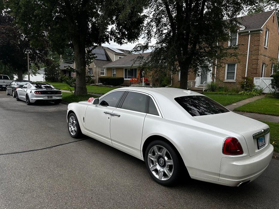 Images Royal Limo Services - Chicago Ohare Executive Limo Service -Chauffeur Services