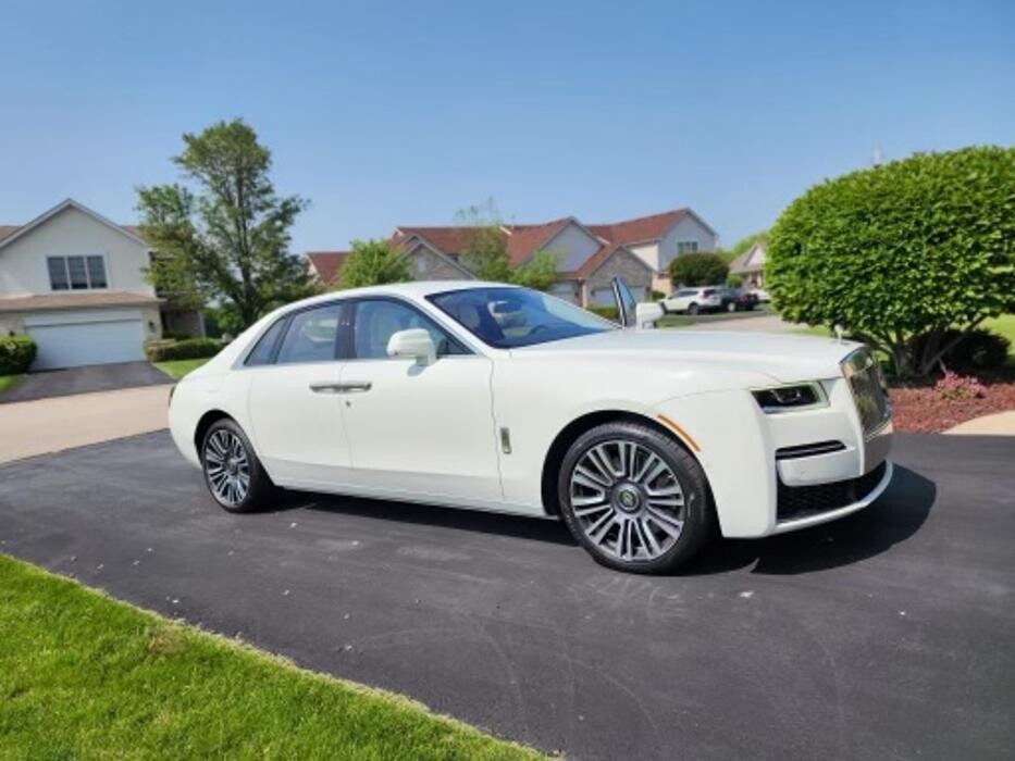 Images Royal Limo Services - Chicago Ohare Executive Limo Service -Chauffeur Services