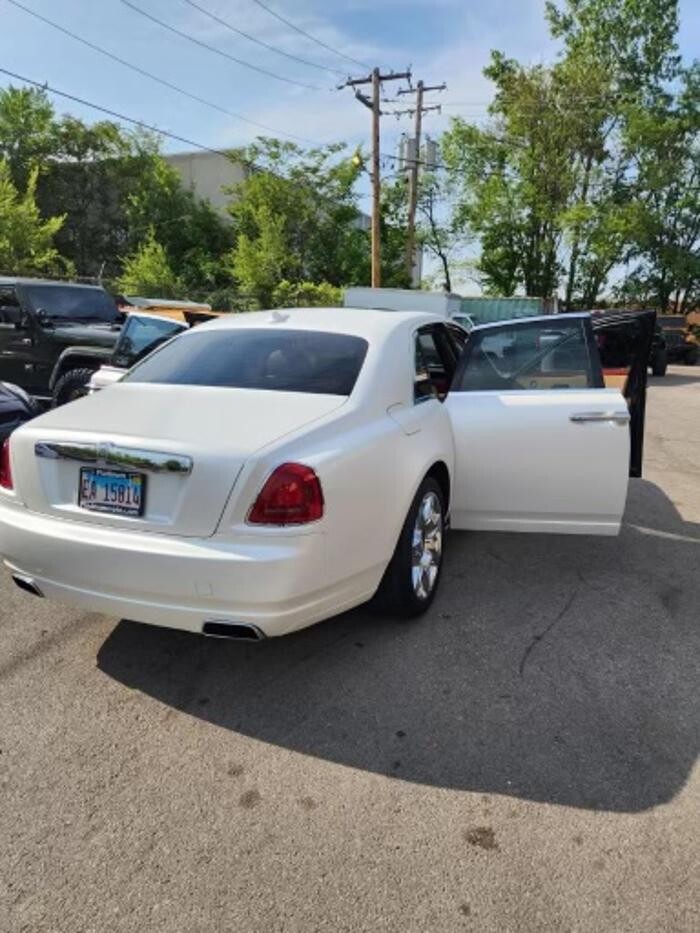 Images Royal Limo Services - Chicago Ohare Executive Limo Service -Chauffeur Services