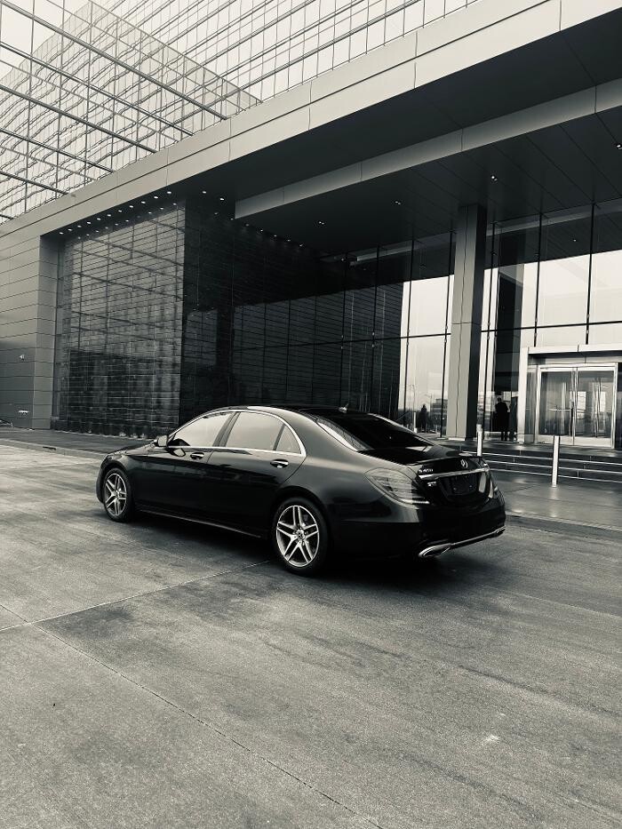 Images Royal Limo Services - Chicago Ohare Executive Limo Service -Chauffeur Services