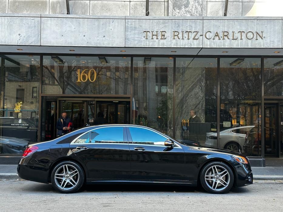 Images Royal Limo Services - Chicago Ohare Executive Limo Service -Chauffeur Services
