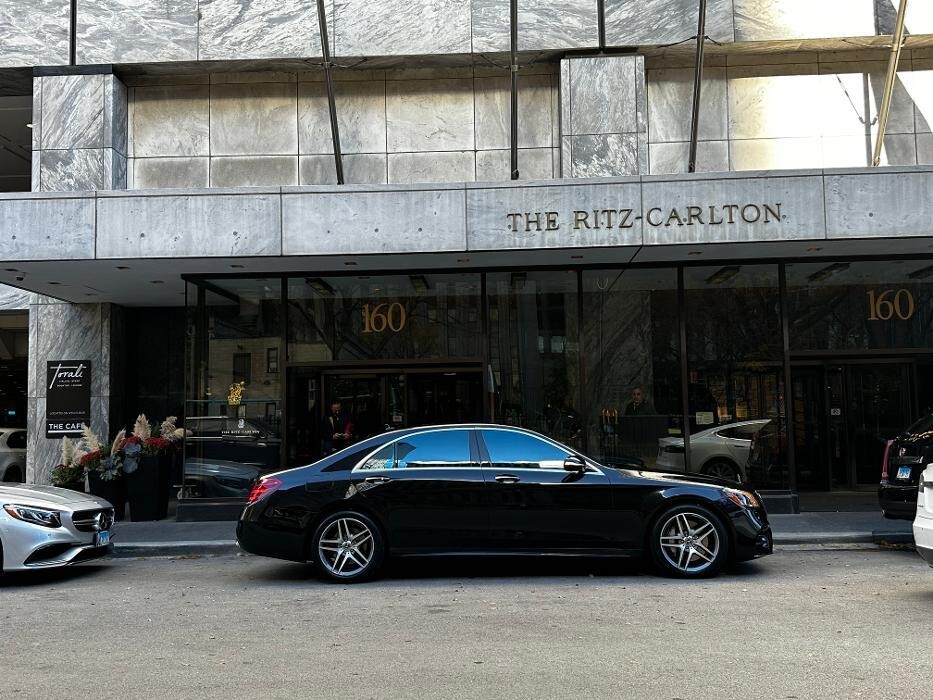 Images Royal Limo Services - Chicago Ohare Executive Limo Service -Chauffeur Services