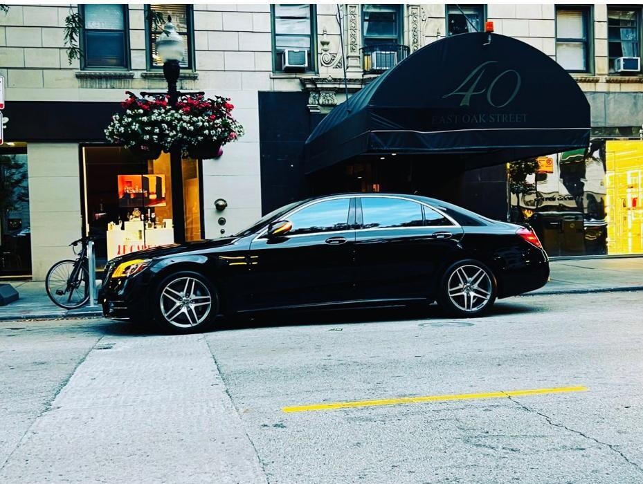 Images Royal Limo Services - Chicago Ohare Executive Limo Service -Chauffeur Services