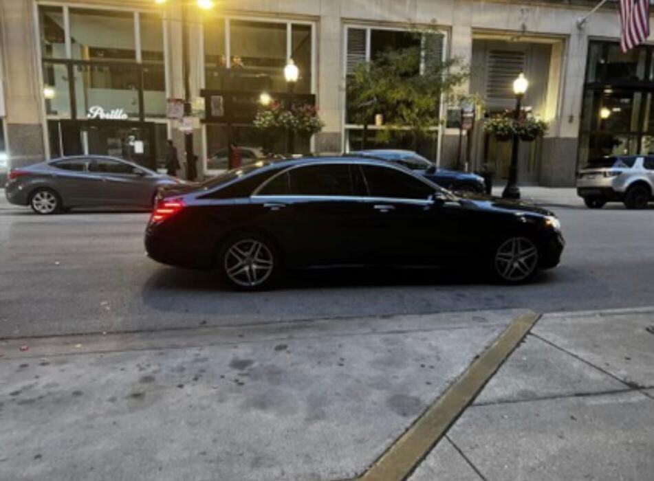 Images Royal Limo Services - Chicago Ohare Executive Limo Service -Chauffeur Services